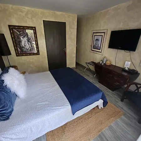 La Pinede D'estarac Bed & Breakfast 3*