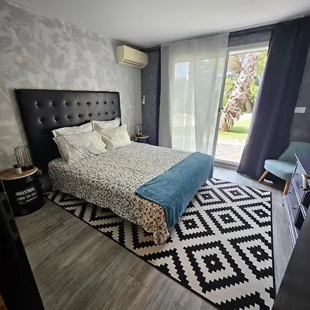 La Pinede D'estarac Bed & Breakfast