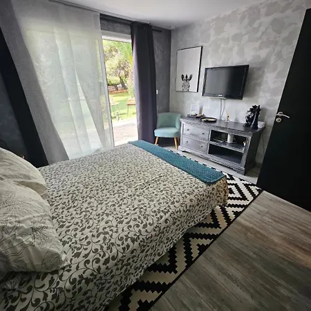 La Pinede D'estarac Bed & Breakfast 3*