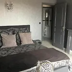 La Pinede D'estarac Bed & Breakfast