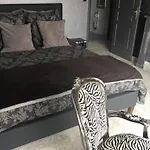 La Pinede D'estarac Bed & Breakfast 4*