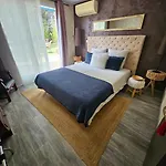 Bed & Breakfast La Pinede D'estarac Bages (Aude)