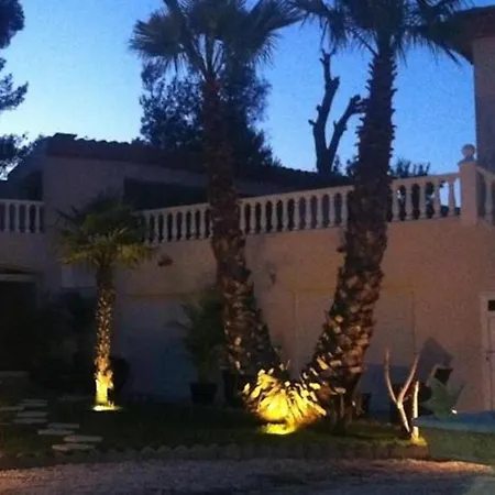 La Pinede D'estarac 4* באז'