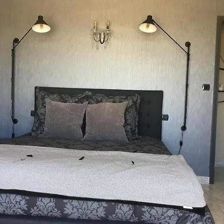 La Pinede D'estarac Bed & Breakfast 3*