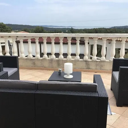 Bed & Breakfast La Pinede D'estarac