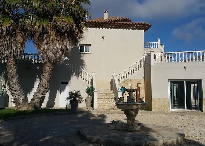 La Pinede D'estarac לינה וארוחת בוקר באז'