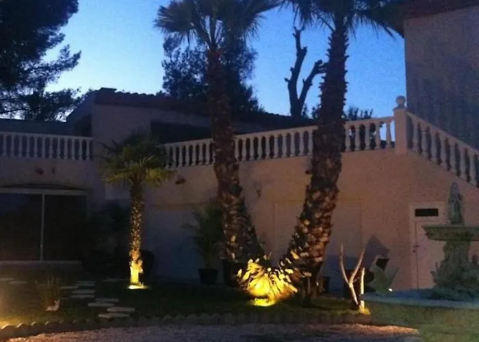 La Pinede D'estarac 4* באז'