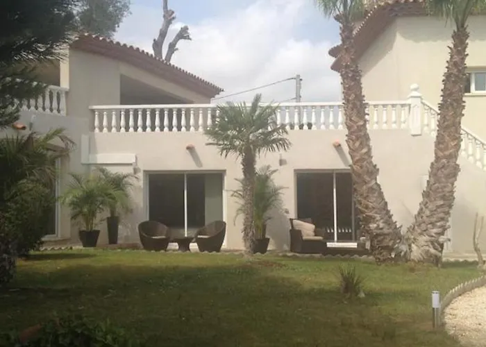 לינה וארוחת בוקר La Pinede D'estarac באז'